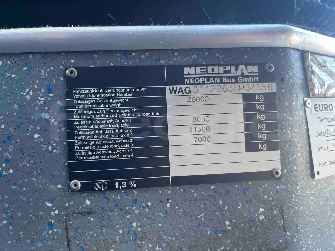 Neoplan 1122/3 L - Euro3 - 390kW - 13.790mt - vehicle plate photo