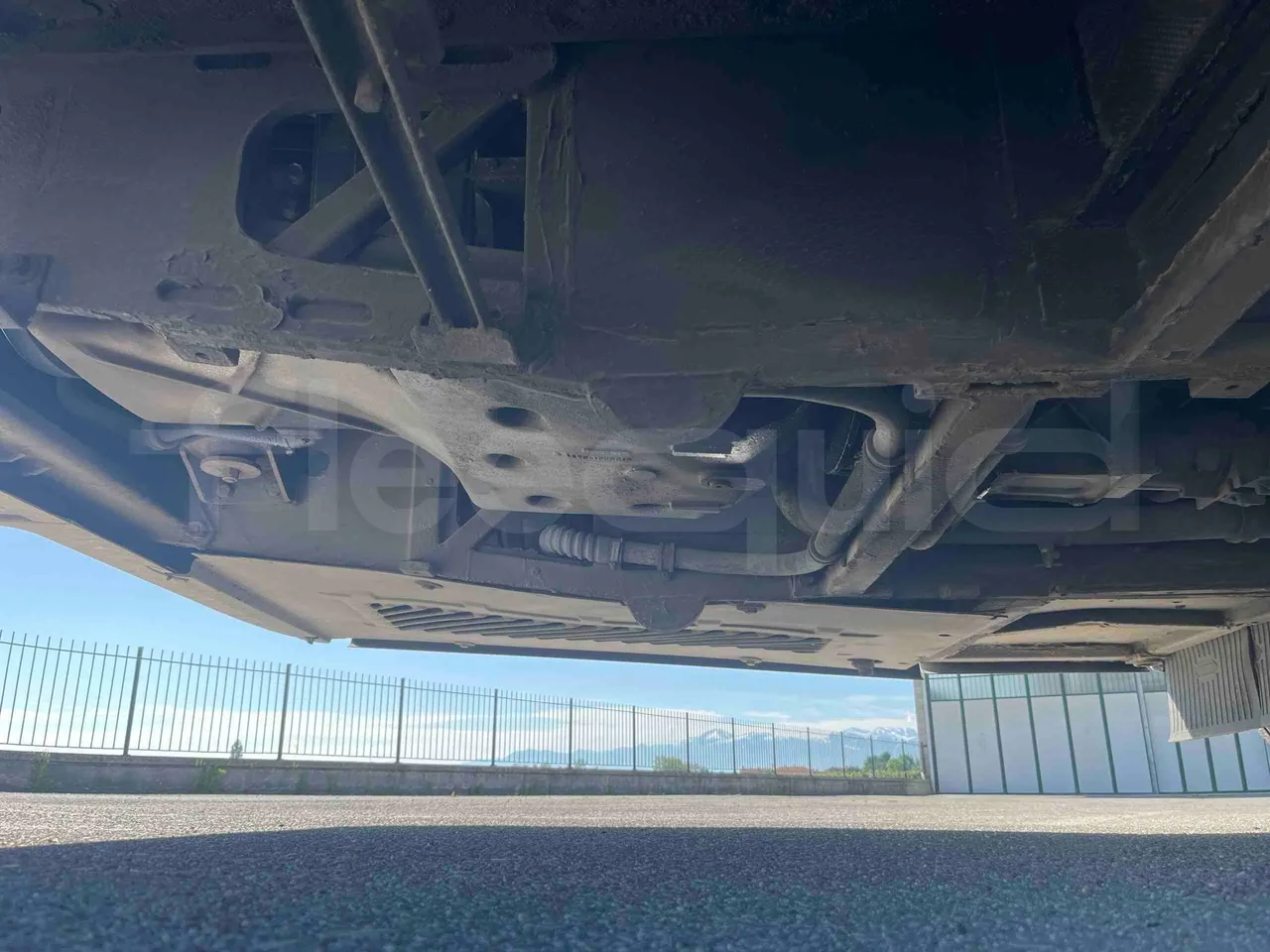 Neoplan 1122/3 L - Euro3 - 390kW - 13.790mt - axle 3 air springs 2 left