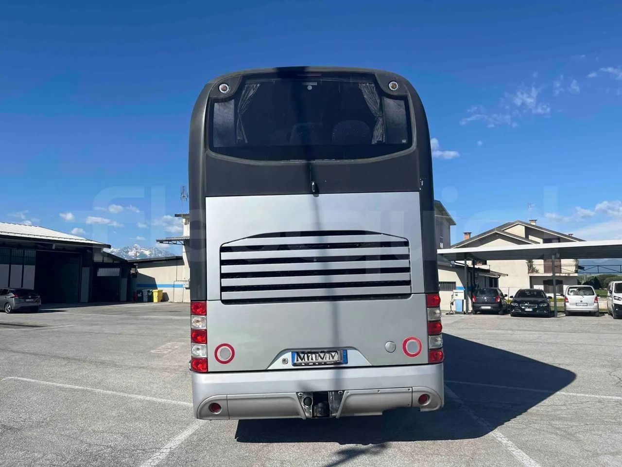 Neoplan 1122/3 L - Euro3 - 390kW - 13.790mt - rear hatch closed