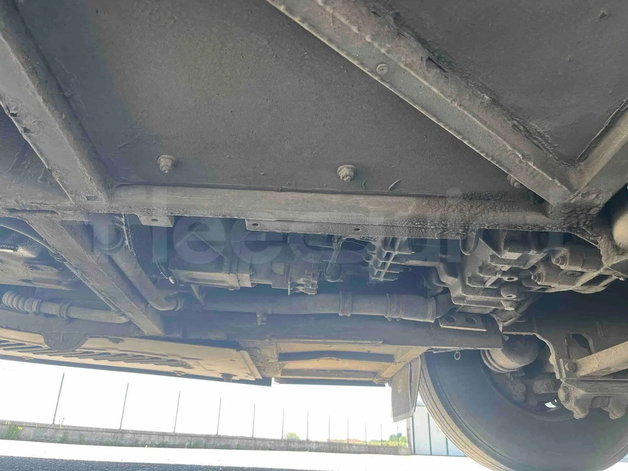 Neoplan 1122/3 L - Euro3 - 390kW - 13.790mt - axel 3 leaf spring left
