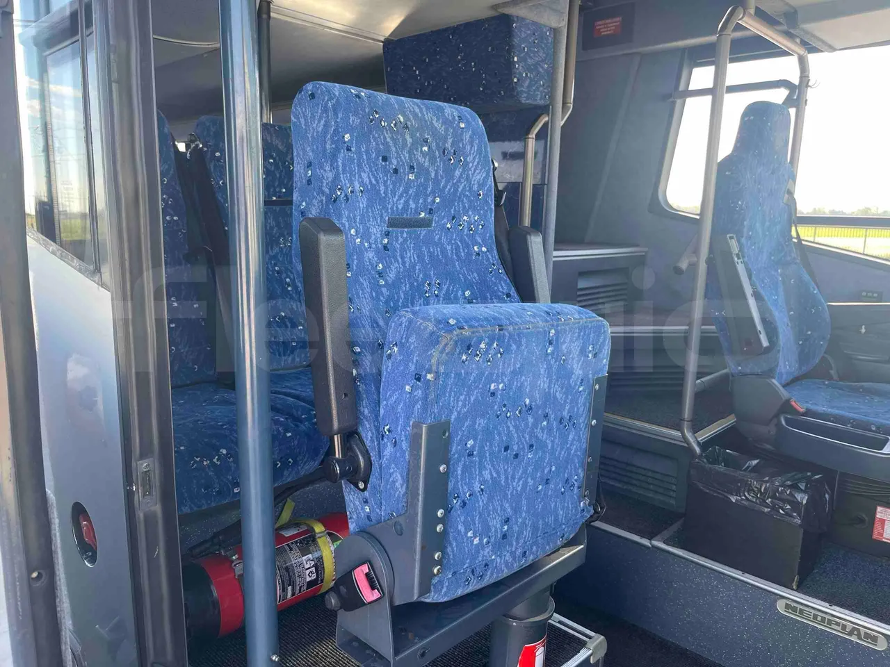 Neoplan 1122/3 L - Euro3 - 390kW - 13.790mt - hostess seat photo