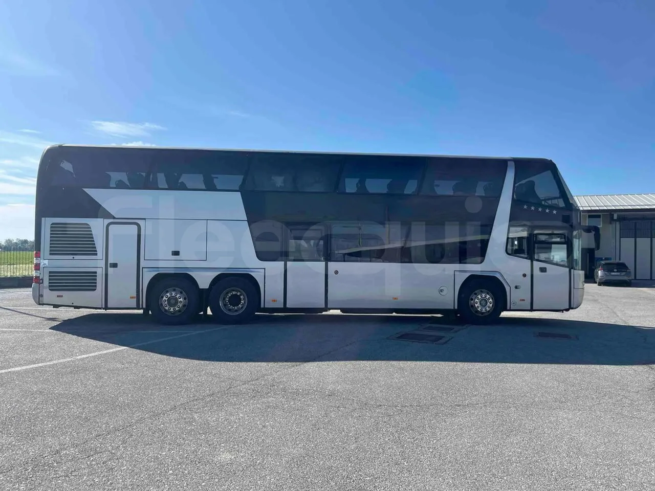 Neoplan 1122/3 L - Euro3 - 390kW - 13.790mt - right side doors closed