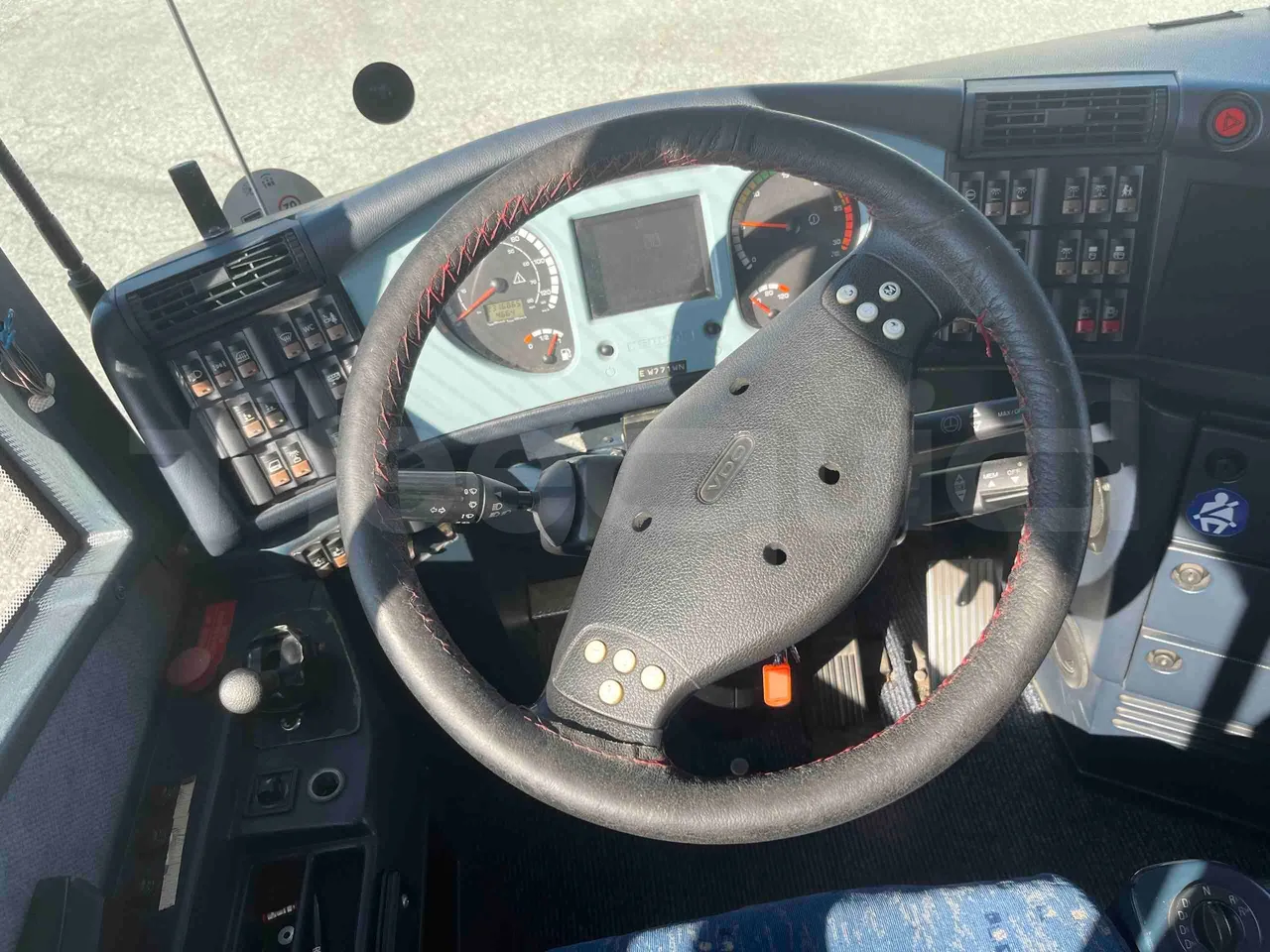 Neoplan 1122/3 L - Euro3 - 390kW - 13.790mt - steering wheel photo