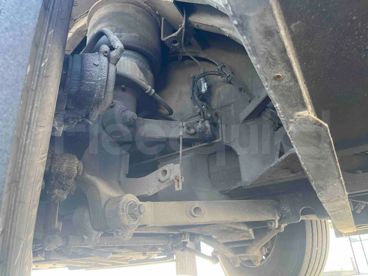 Neoplan 1122/3 L - Euro3 - 390kW - 13.790mt - front axle right side