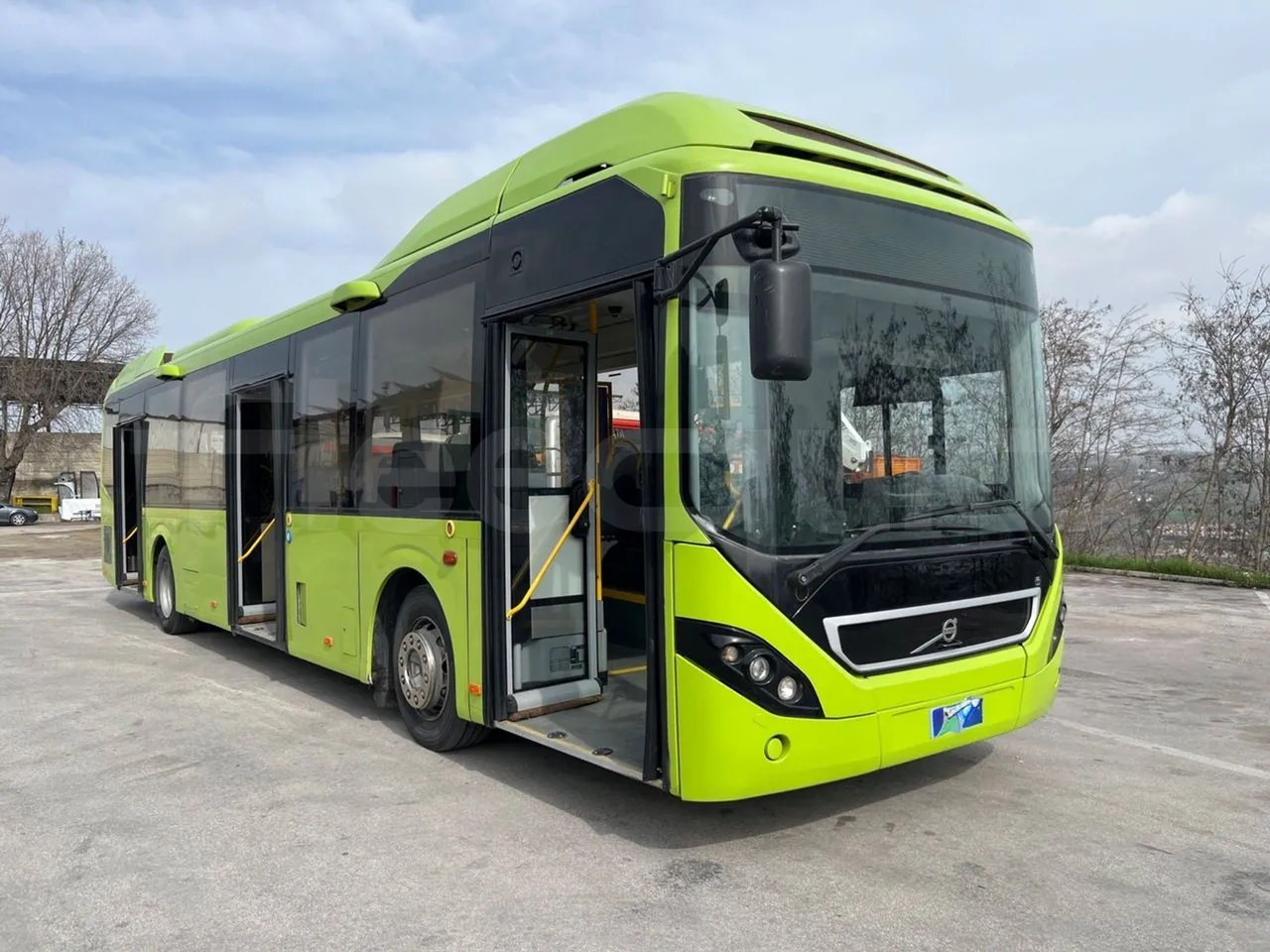 Volvo B4SC 7900  - Euro6 - 177kW - 12.134mt - 3/4 right front doors open