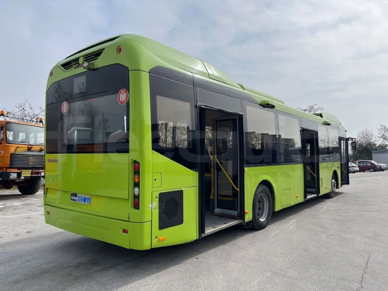 Volvo B4SC 7900  - Euro6 - 177kW - 12.134mt - 3/4 right rear doors open