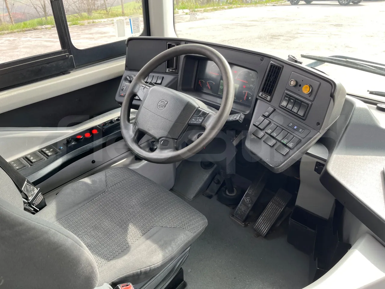 Volvo B4SC 7900  - Euro6 - 177kW - 12.134mt - buttons panels on