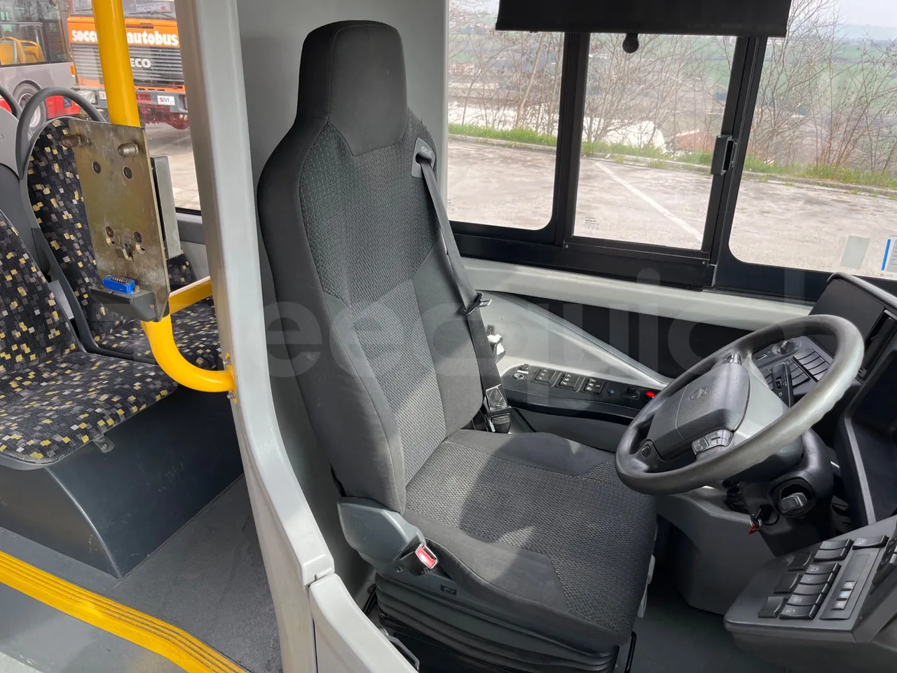 Volvo B4SC 7900  - Euro6 - 177kW - 12.134mt - driver's seat photo