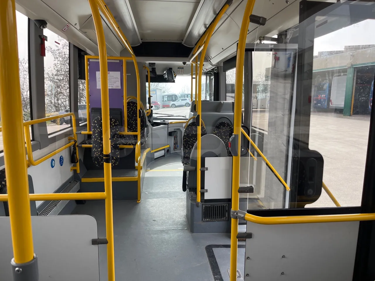 Volvo B4SC 7900  - Euro6 - 177kW - 12.134mt - forward view middle aisle