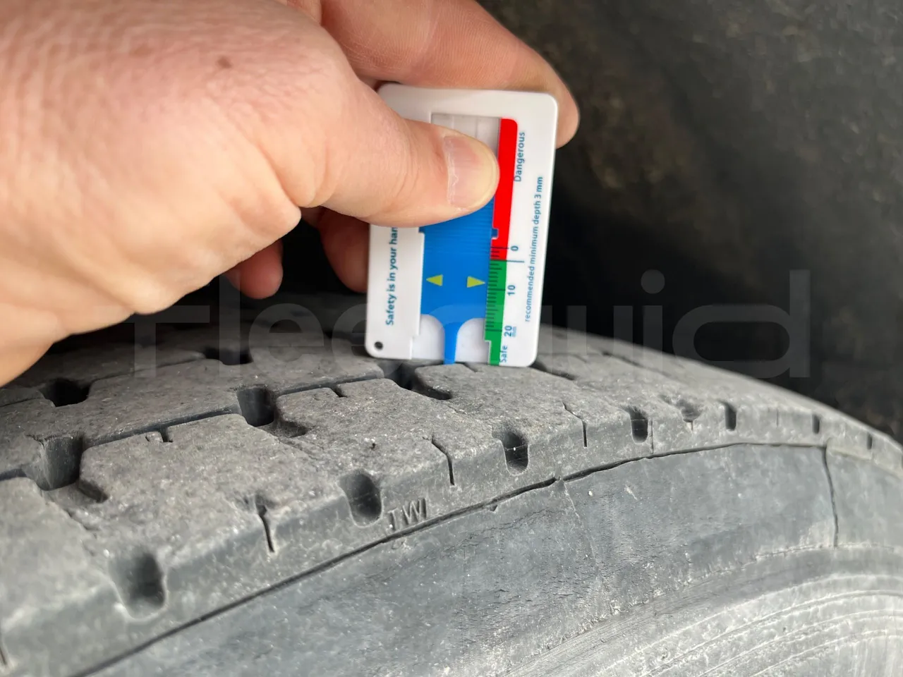 Volvo B4SC 7900  - Euro6 - 177kW - 12.134mt - tread condition front tires left