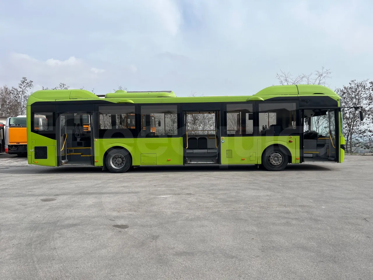 Volvo B4SC 7900  - Euro6 - 177kW - 12.134mt - right side doors open