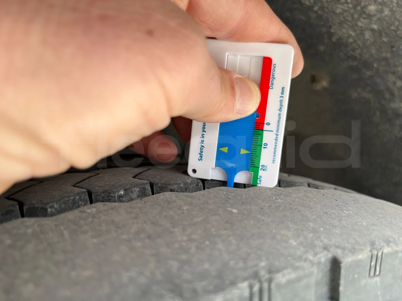 Volvo B4SC 7900  - Euro6 - 177kW - 12.134mt - rear left tire photo