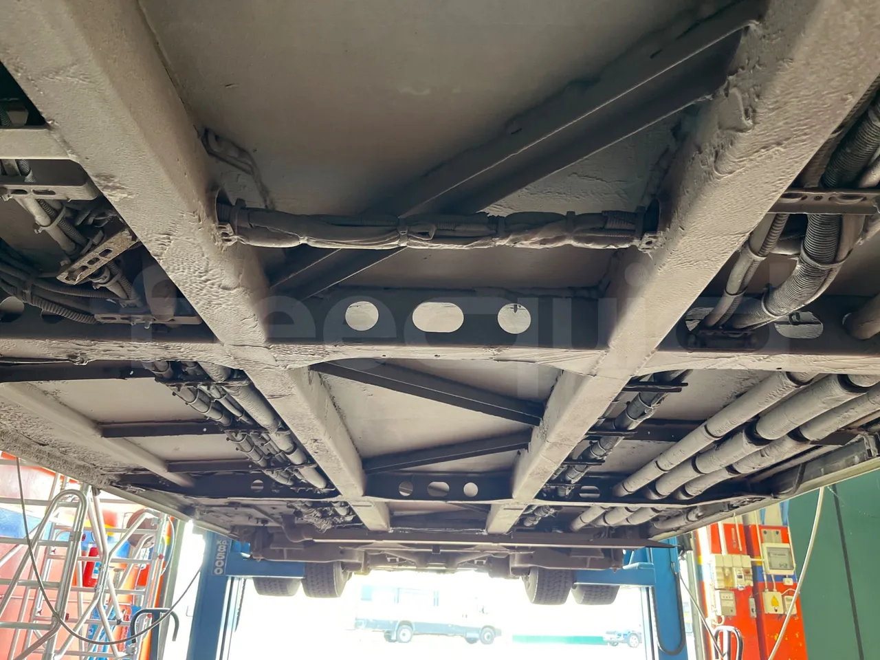 Volvo B4SC 7900  - Euro6 - 177kW - 12.134mt - central undercarriage photo