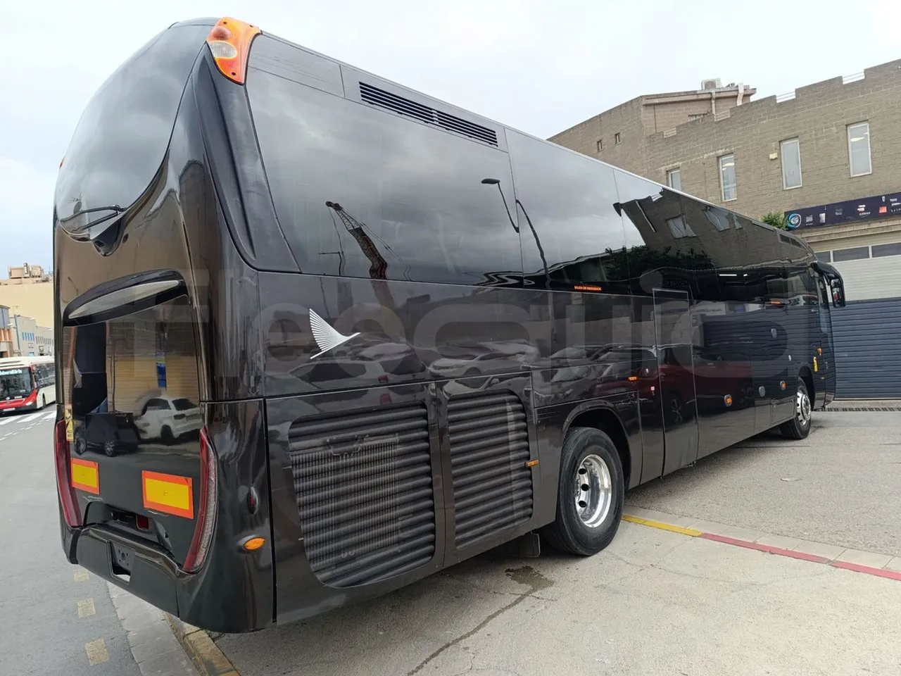 Iveco Magelys SFR2XX QC M8CU - Euro6 - 294Kw - 12,830mt - 3/4 right rear doors closed