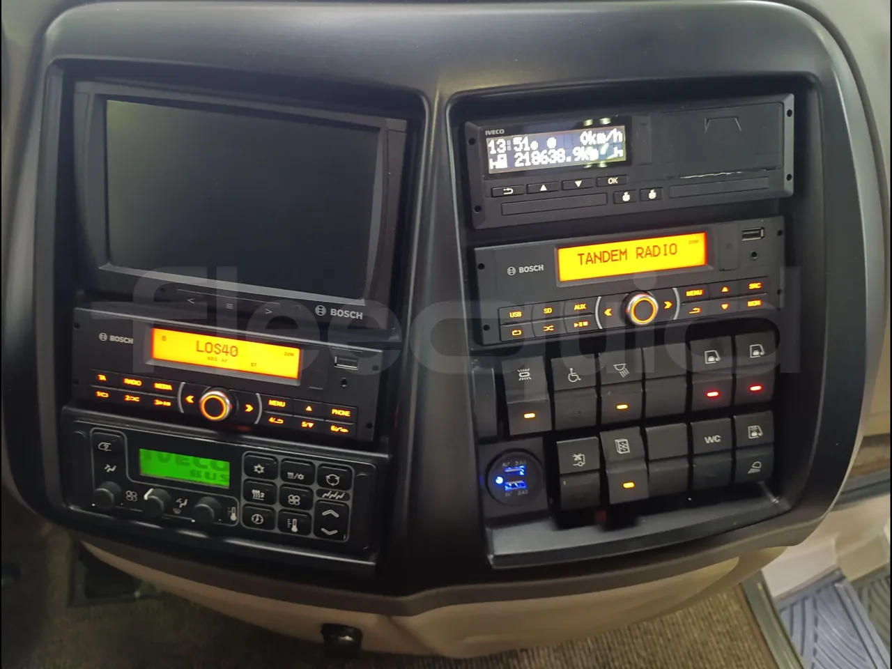 Iveco Magelys SFR2XX QC M8CU - Euro6 - 294Kw - 12,830mt - radio accessories photo