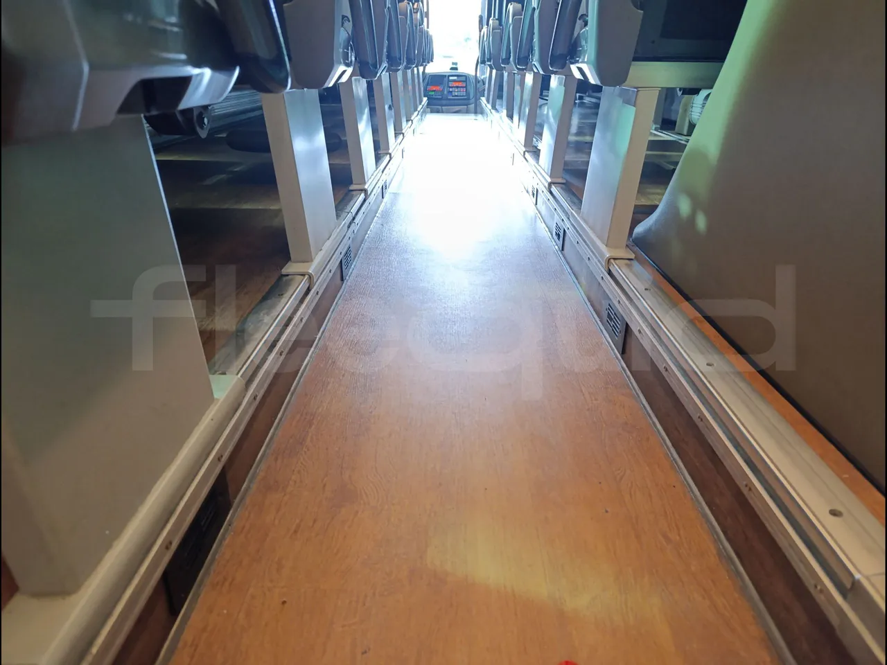 Iveco Magelys SFR2XX QC M8CU - Euro6 - 294Kw - 12,830mt - seat brackets photo