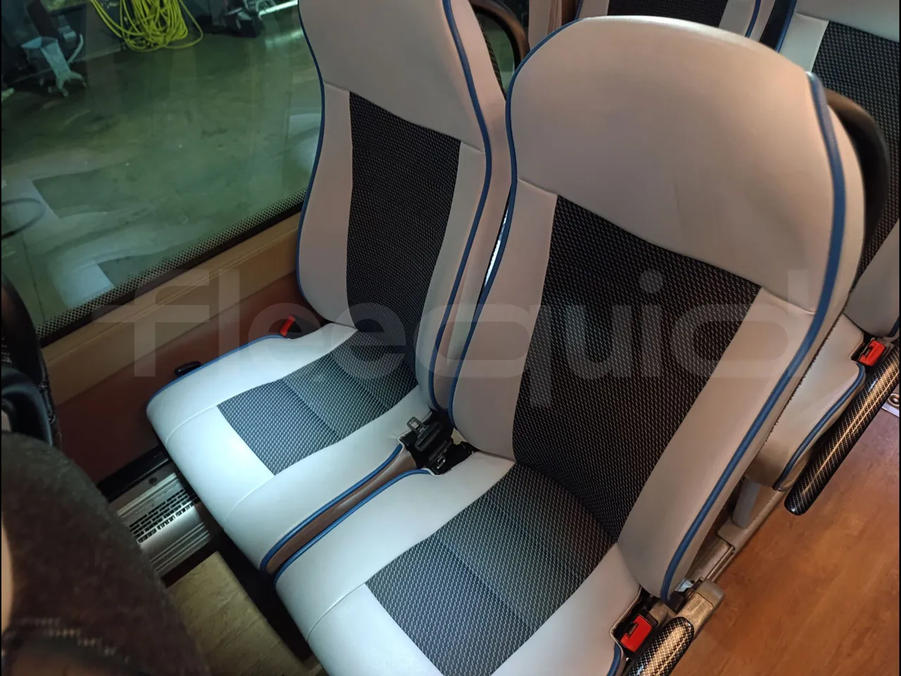 Iveco Magelys SFR2XX QC M8CU - Euro6 - 294Kw - 12,830mt - single seat detail