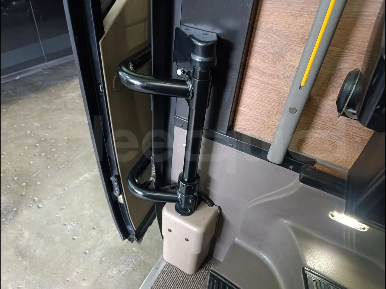 Iveco Magelys SFR2XX QC M8CU - Euro6 - 294Kw - 12,830mt - door mechanism photo