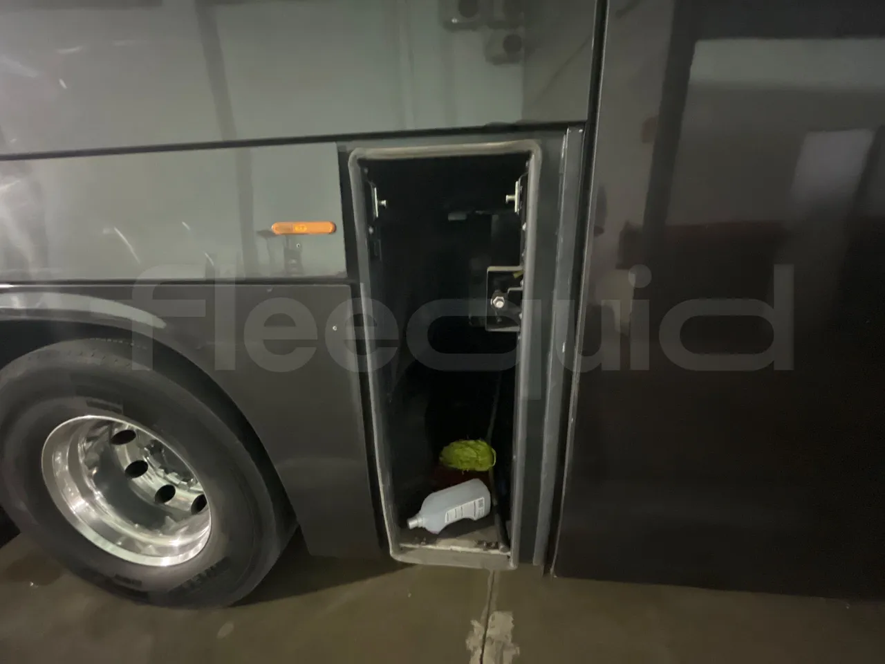 Iveco Magelys SFR2XX QC M8CU - Euro6 - 294Kw - 12,830mt - external compartments photo