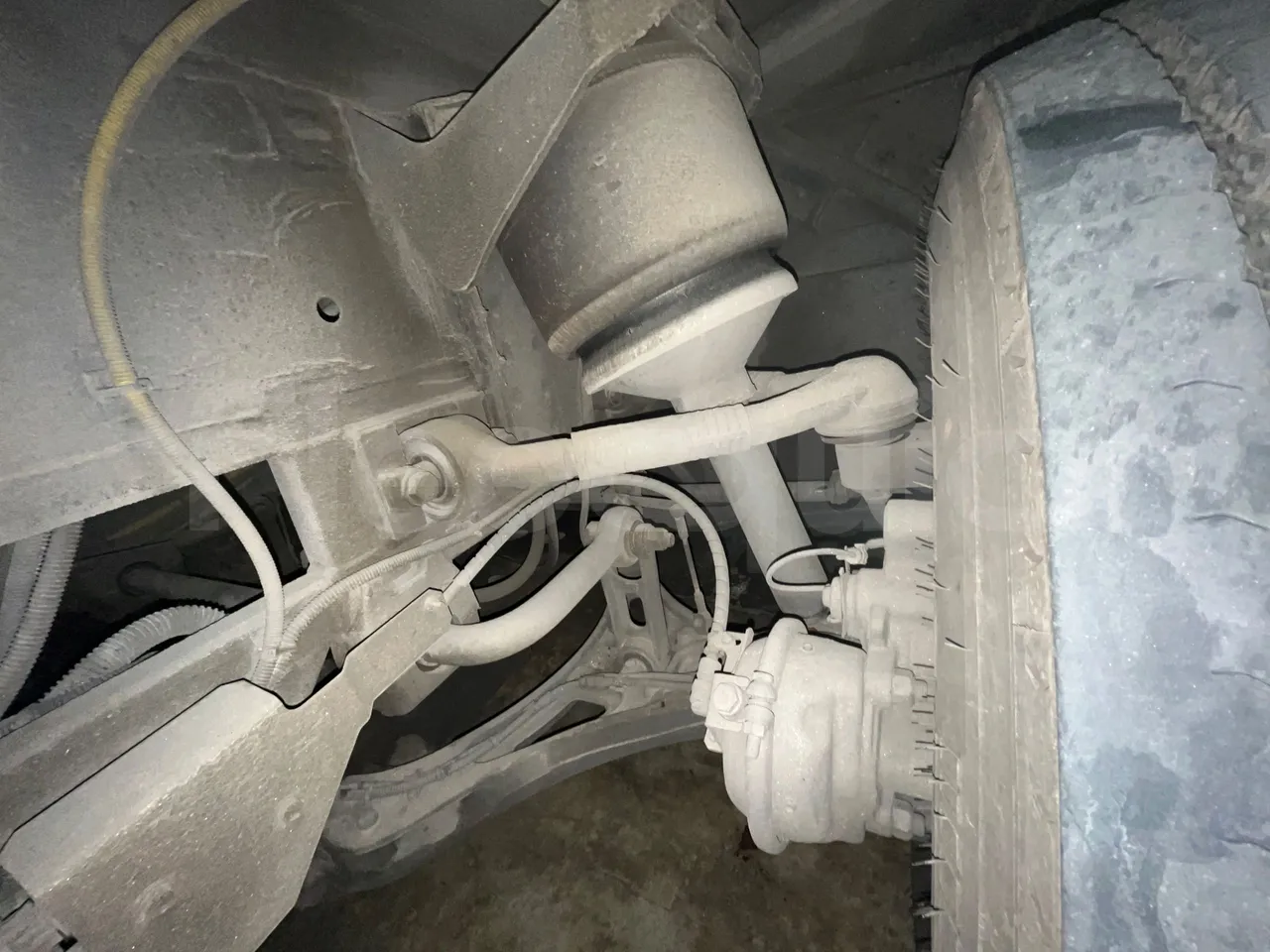 Iveco Magelys SFR2XX QC M8CU - Euro6 - 294Kw - 12,830mt - front shock absorbers left