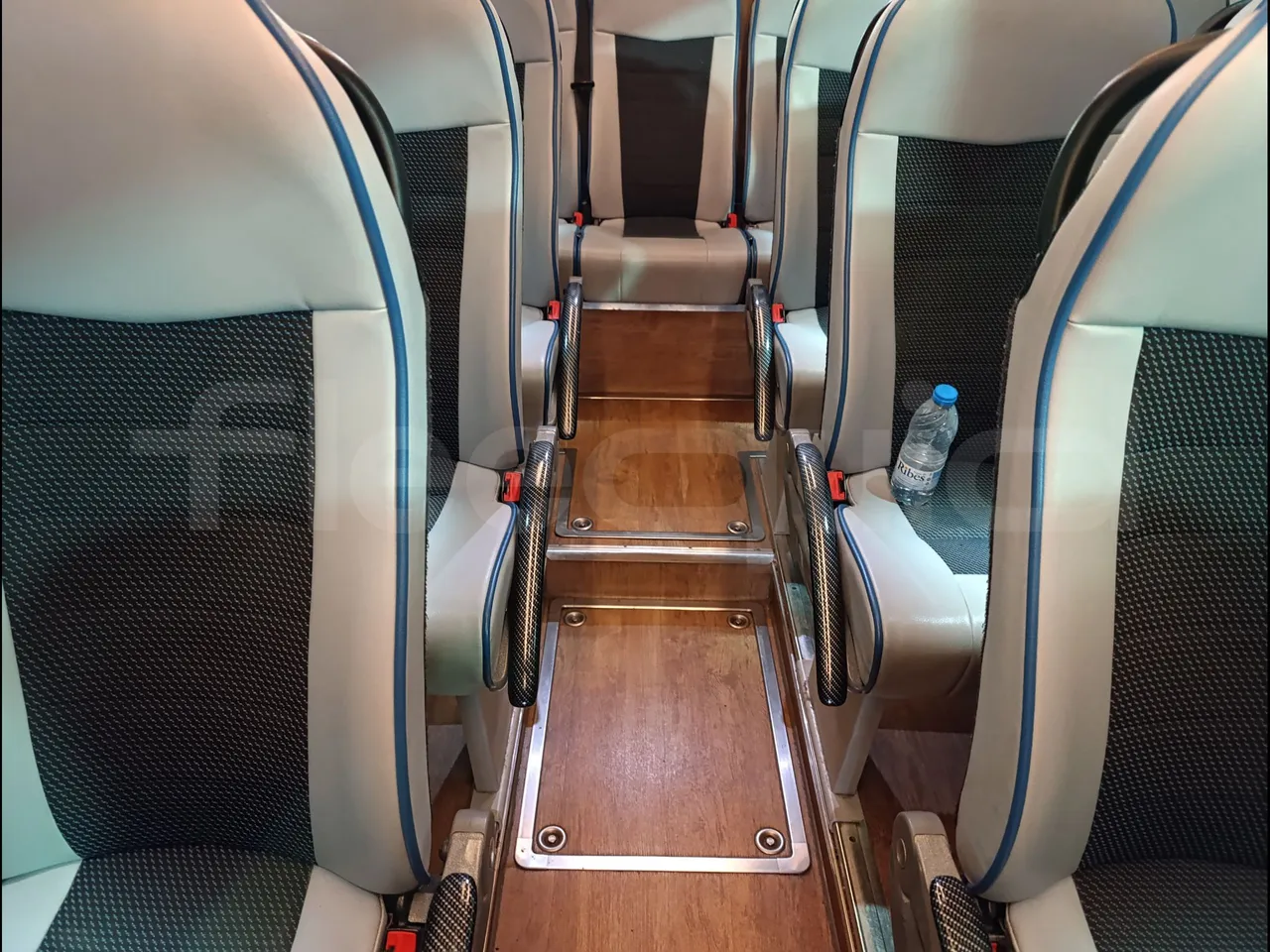 Iveco Magelys SFR2XX QC M8CU - Euro6 - 294Kw - 12,830mt - floor hatches photo