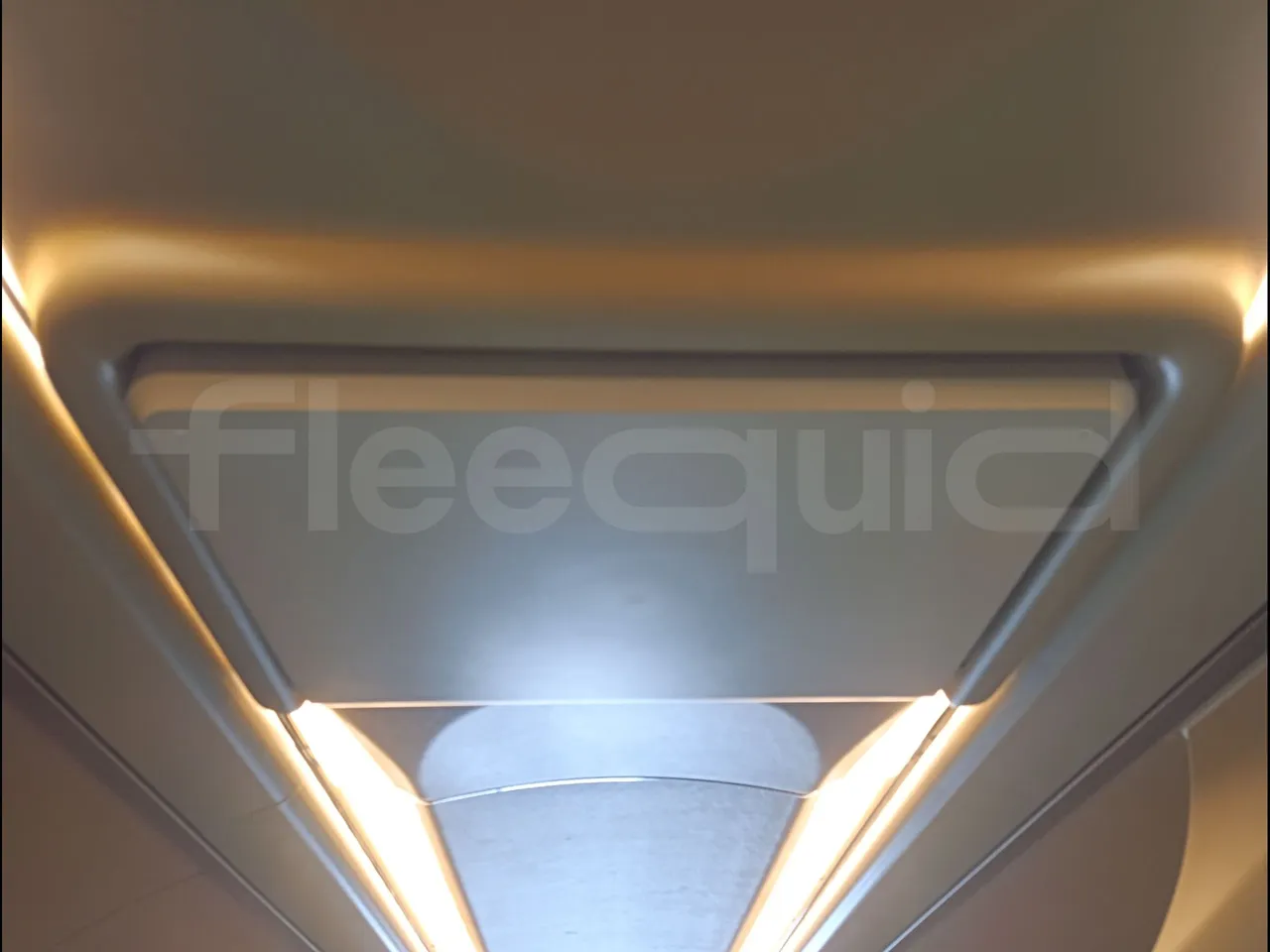 Iveco Magelys SFR2XX QC M8CU - Euro6 - 294Kw - 12,830mt - monitor detail photo