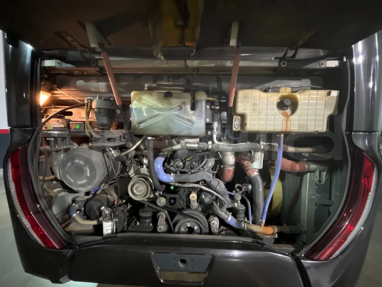 Iveco Magelys SFR2XX QC M8CU - Euro6 - 294Kw - 12,830mt - rear hatch open