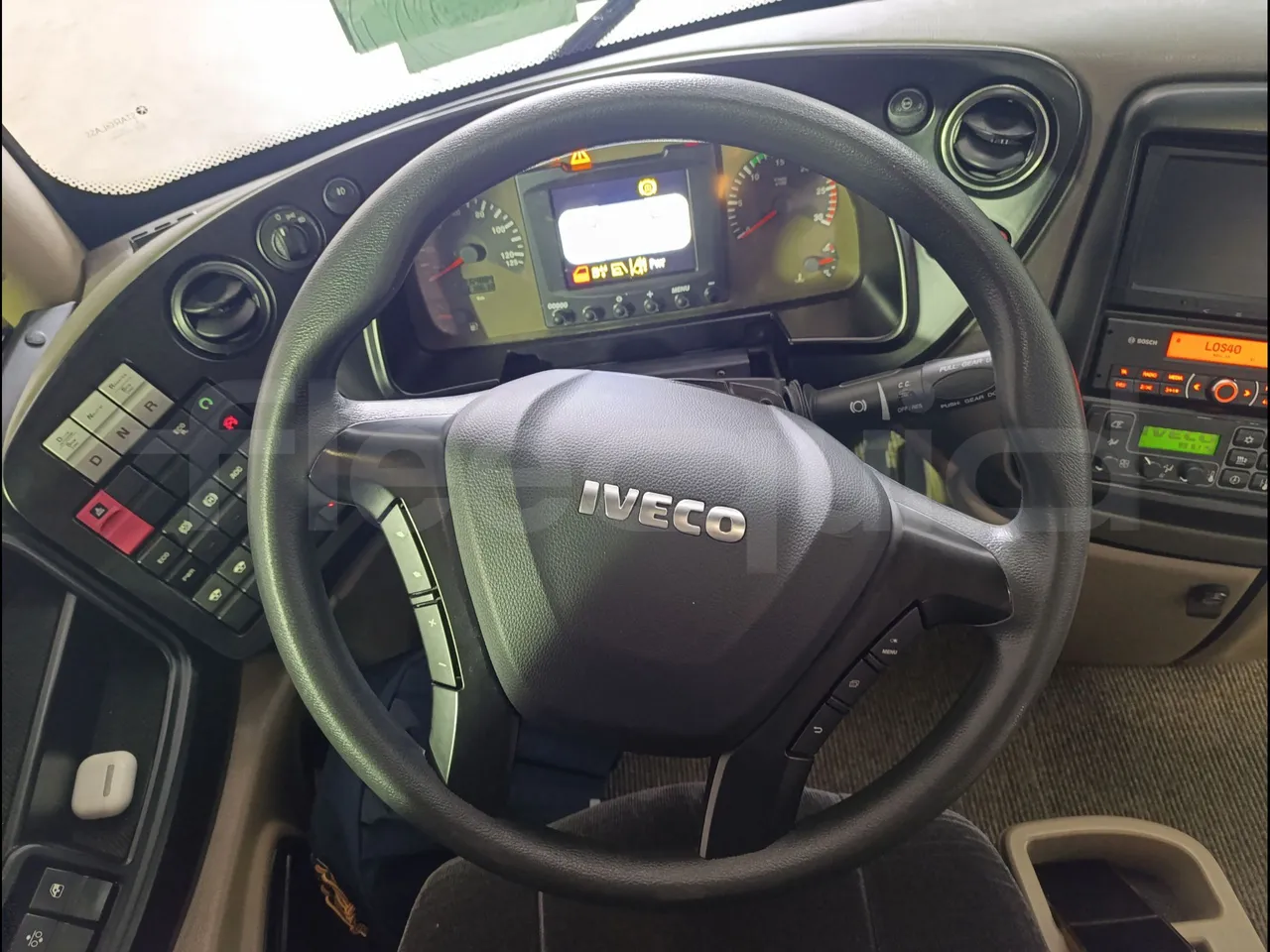Iveco Magelys SFR2XX QC M8CU - Euro6 - 294Kw - 12,830mt - steering wheel photo
