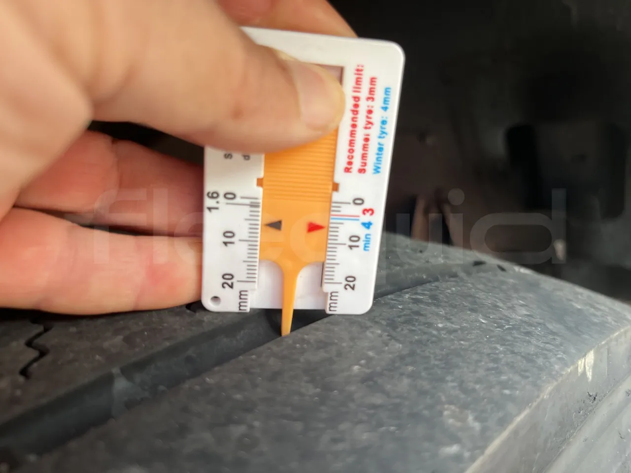 Temsa Safari - Second Axle Left Side: Tyre Thickness