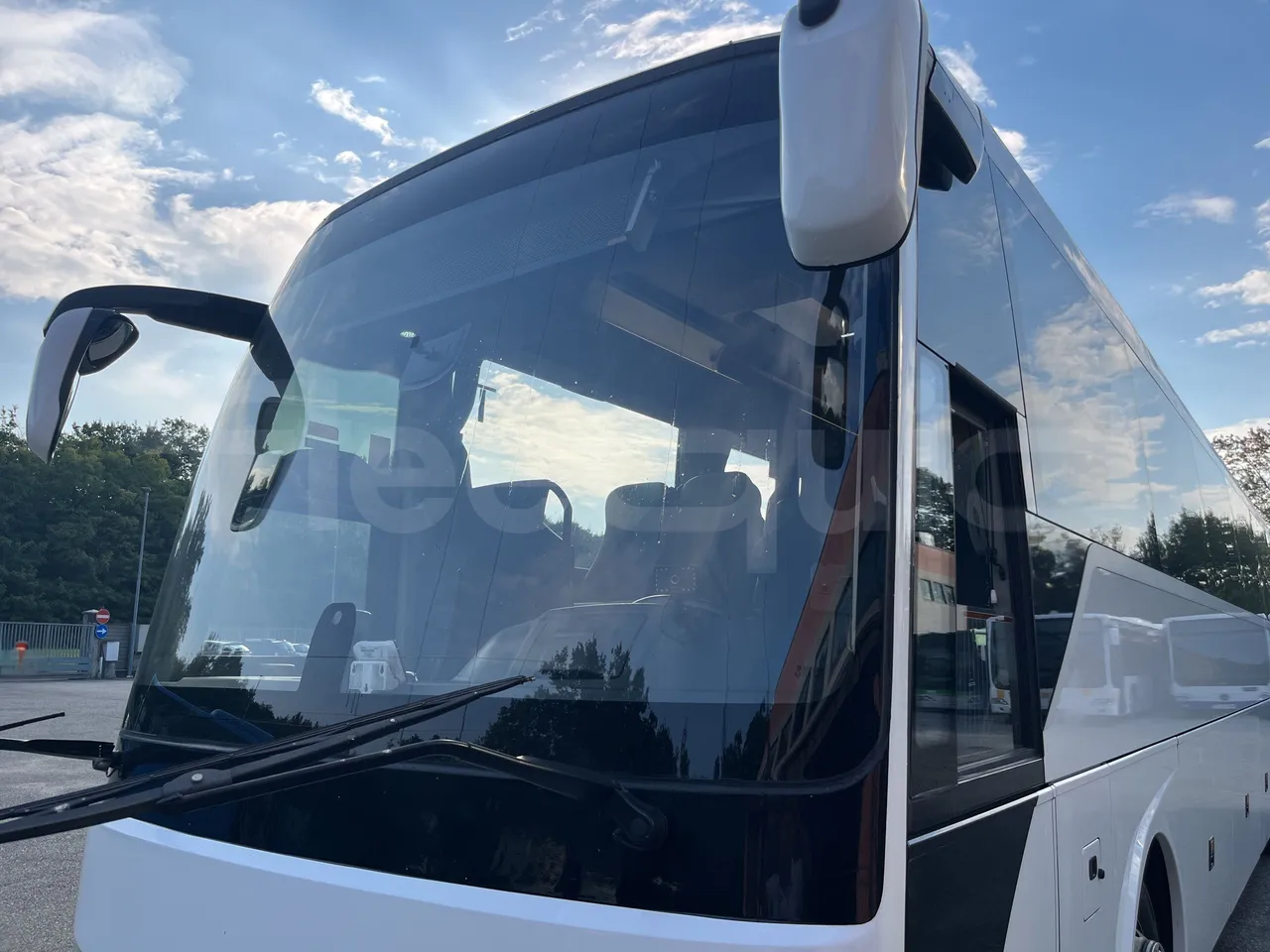 Temsa Safari - Windscreen From Left Side
