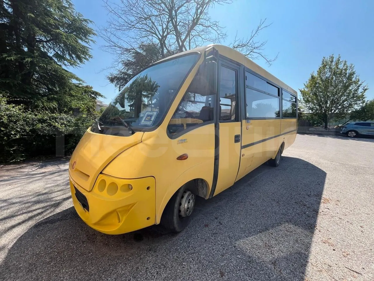 Iveco Cacciamali 65C/ Euro 3 - 122 Kw - 7,990 Mt - 3/4 front left (mandatory for bus to scrap)
