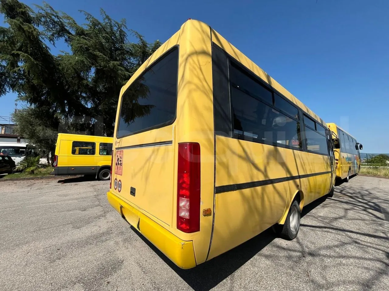 Iveco Cacciamali 65C/ Euro 3 - 122 Kw - 7,990 Mt - 3/4 right rear doors closed