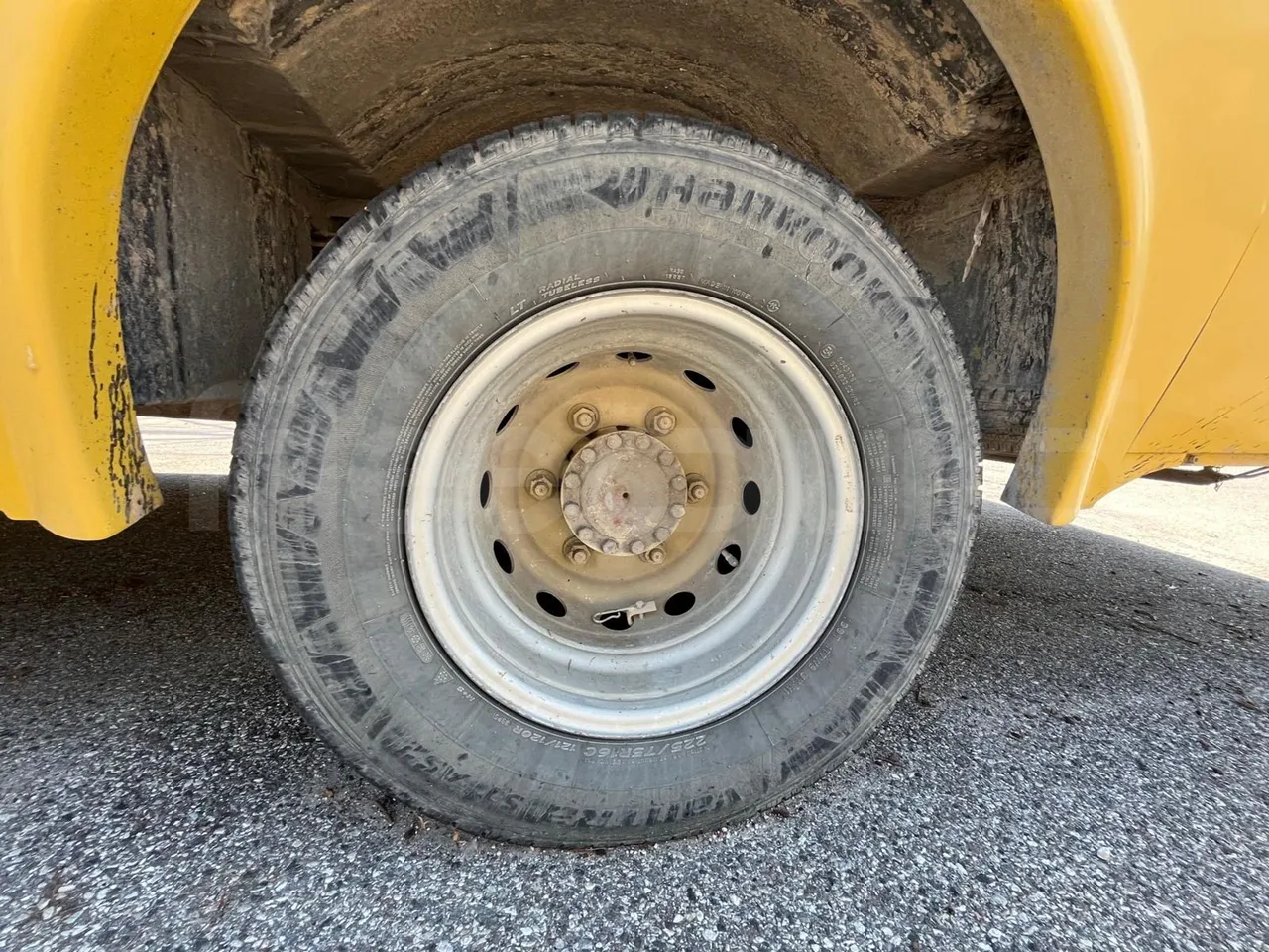 Iveco Cacciamali 65C/ Euro 3 - 122 Kw - 7,990 Mt - tread condition front tires right