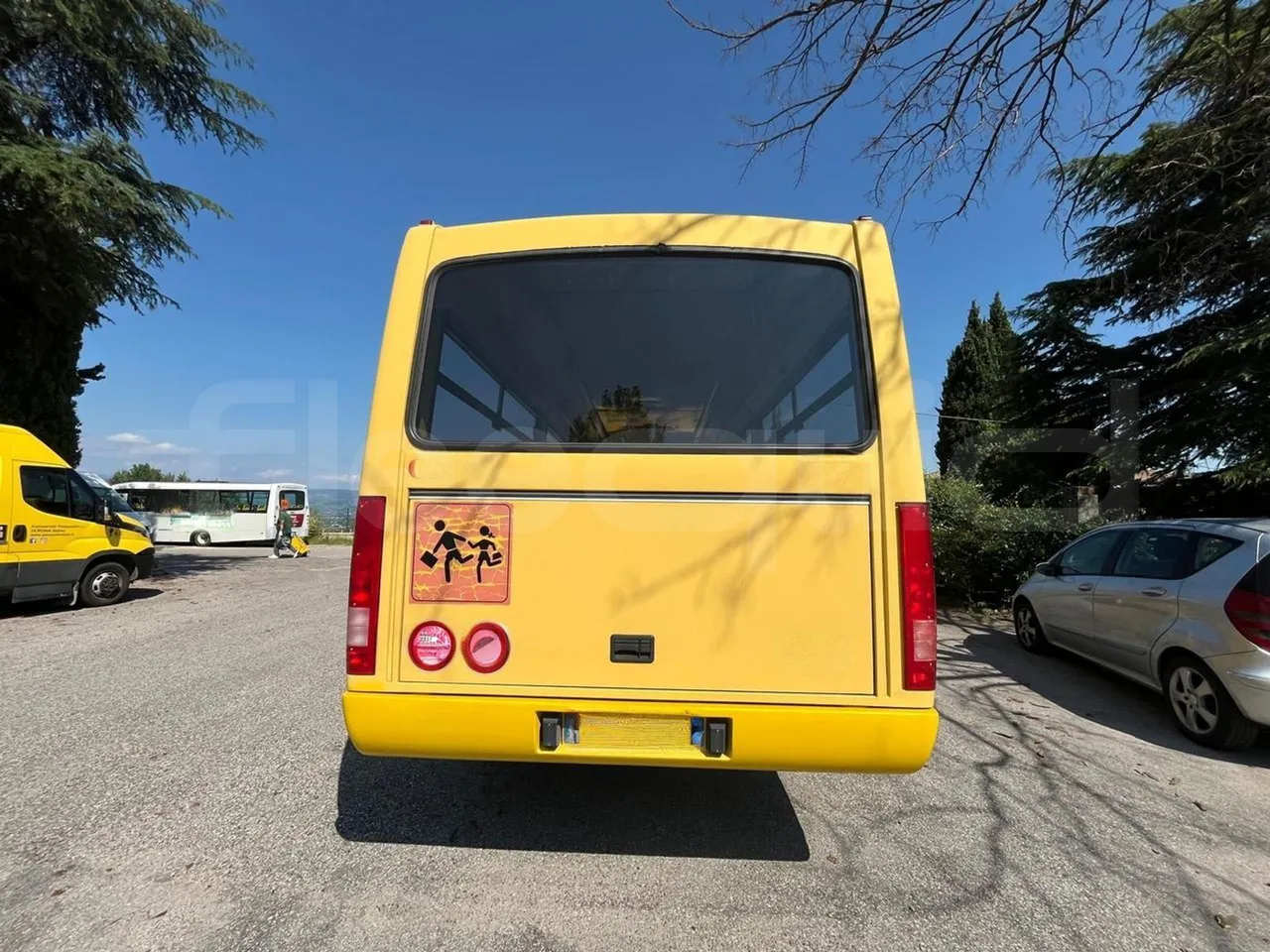 Iveco Cacciamali 65C/ Euro 3 - 122 Kw - 7,990 Mt - rear hatch closed