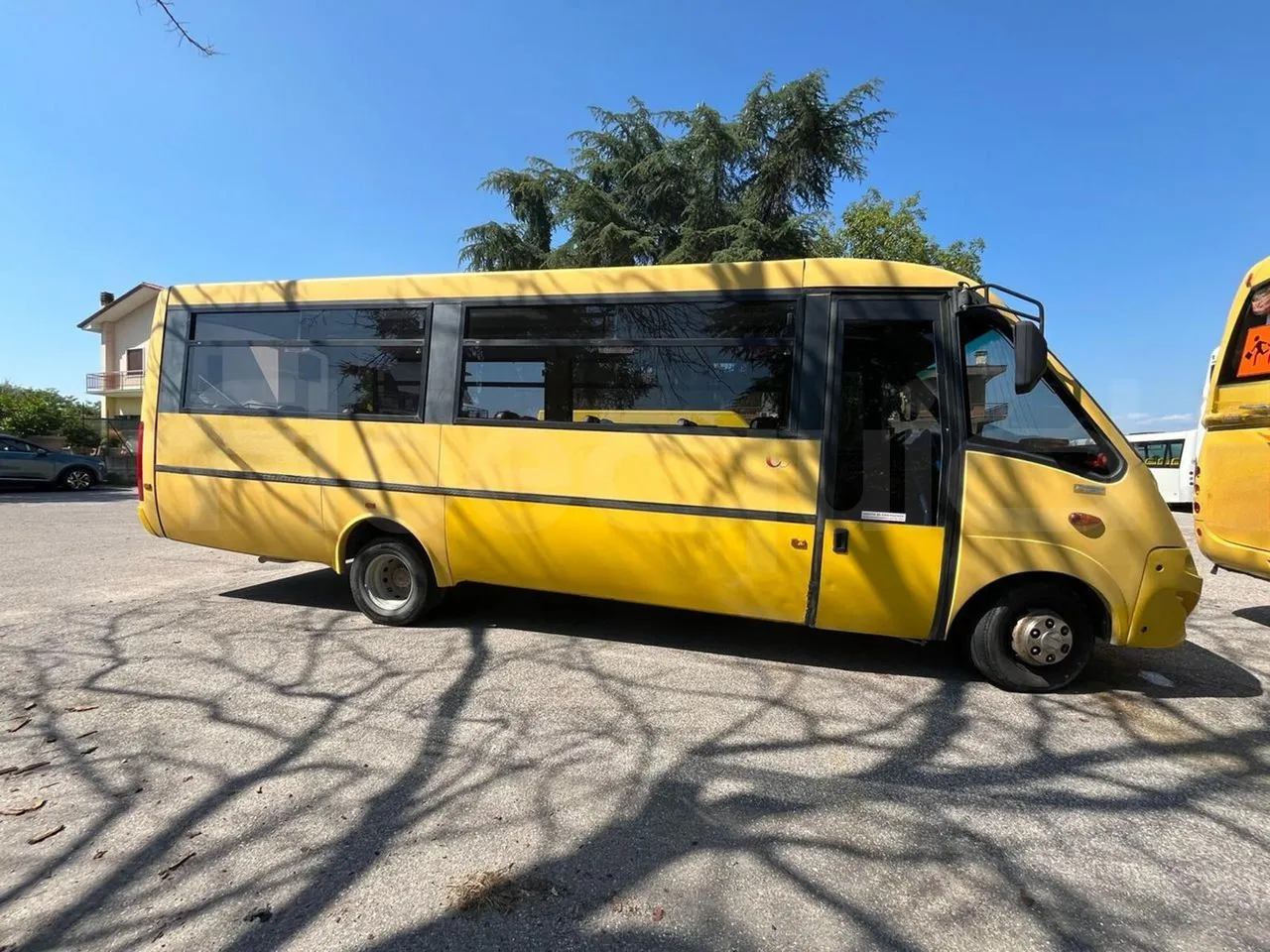 Iveco Cacciamali 65C/ Euro 3 - 122 Kw - 7,990 Mt - right side doors closed