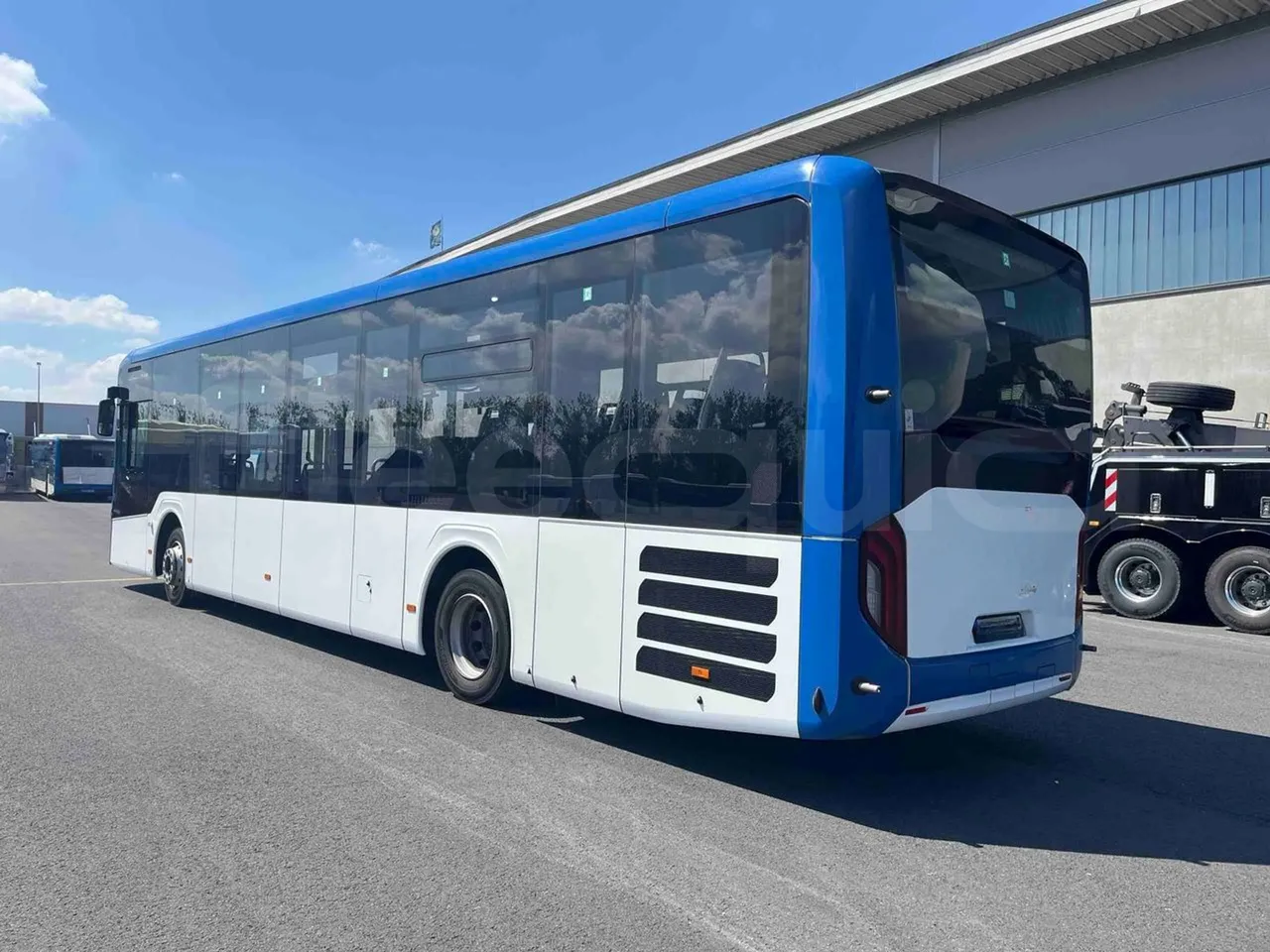 Man Lion's Intercity - 3/4 left rear side