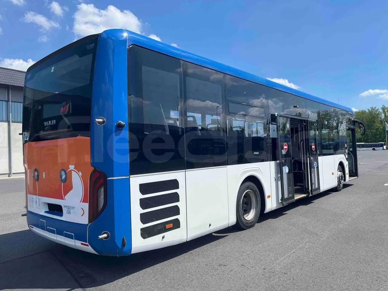Man Lion's Intercity - 3/4 right rear doors open