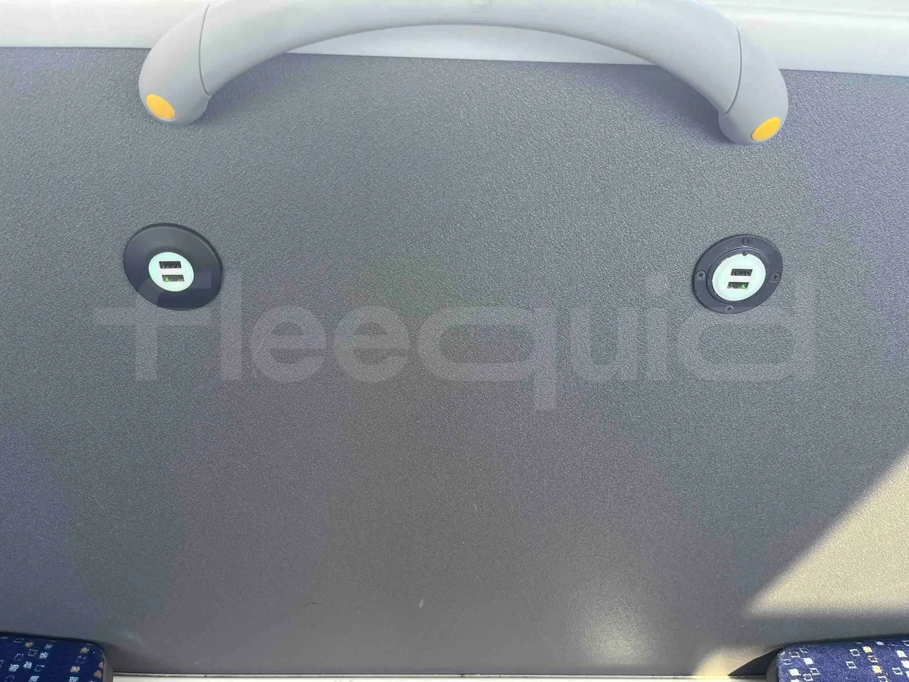 Man Lion's Intercity - usb charging detail