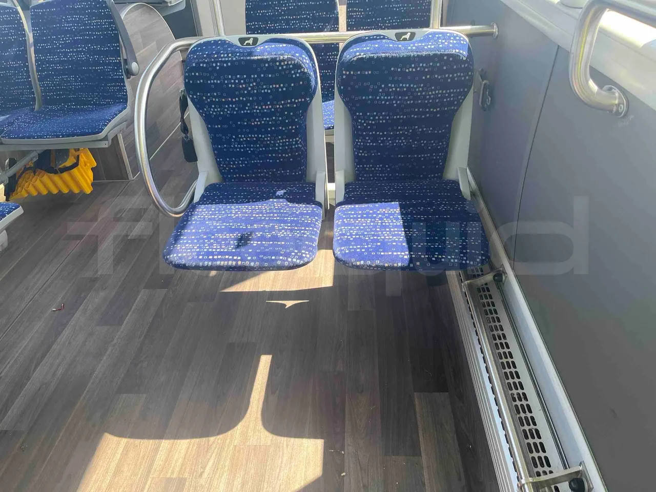 Man Lion's Intercity - folding seat photo