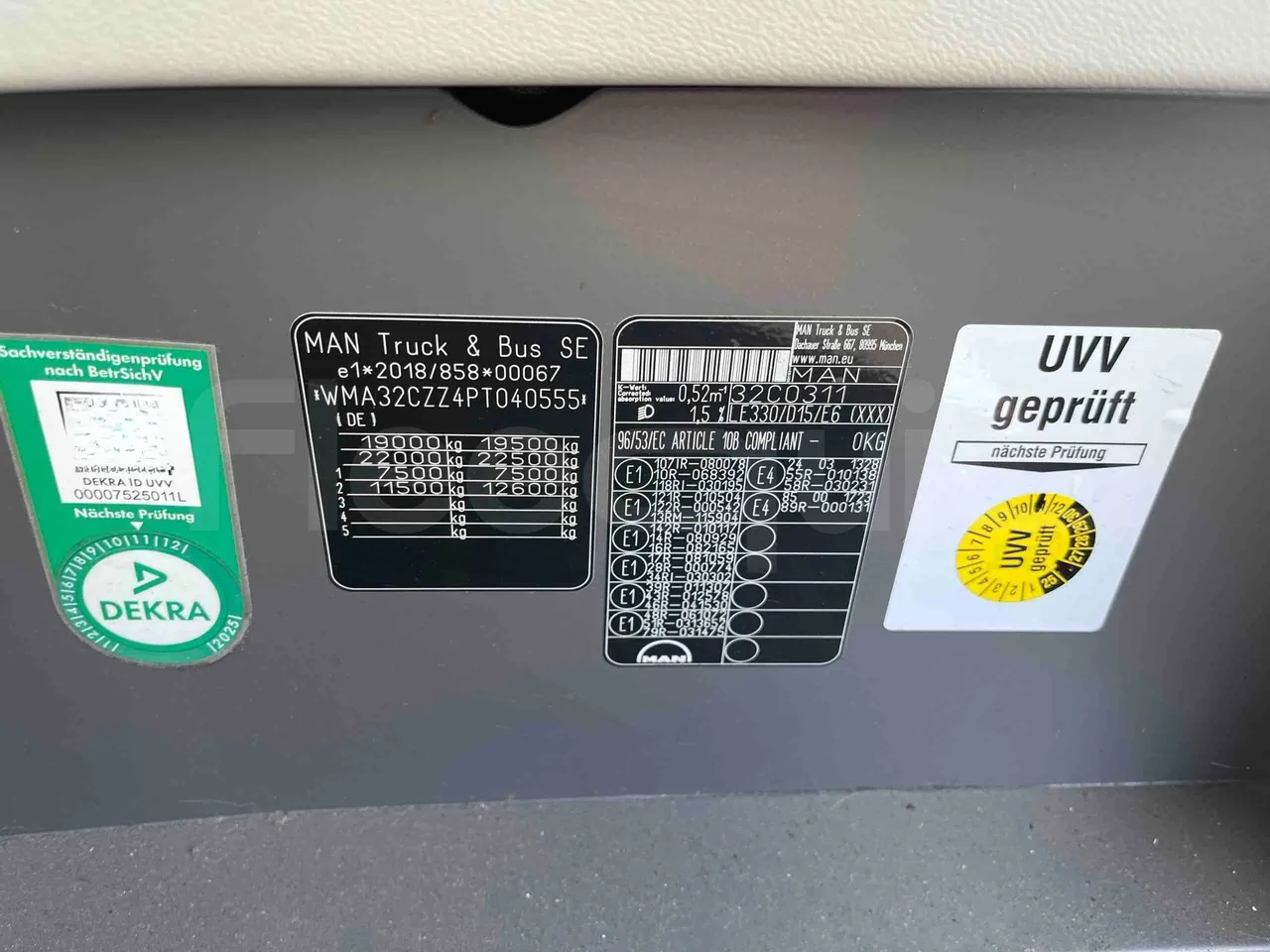 Man Lion's Intercity - vehicle plate photo