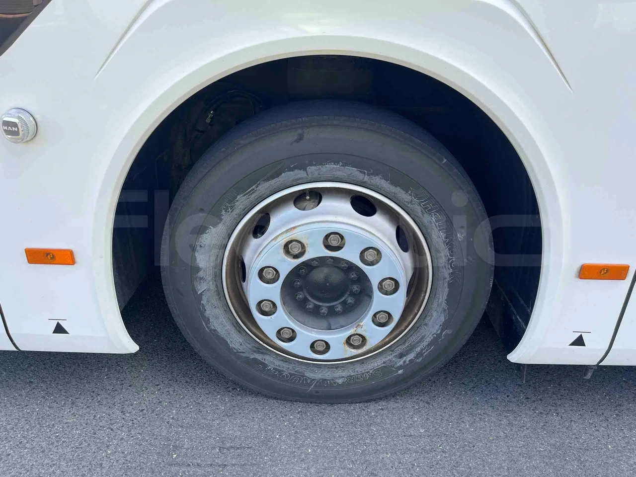 Man Lion's Intercity - front left tire measurements