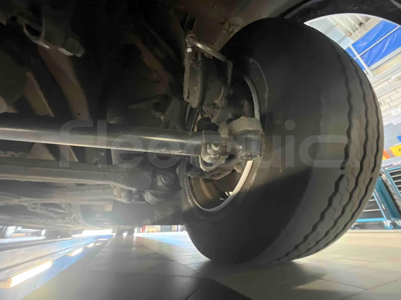 Man Lion's Intercity - front axle left side