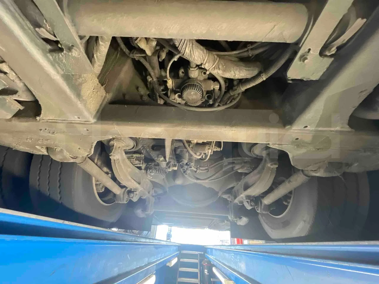 Man Lion's Intercity - axle 3 right side