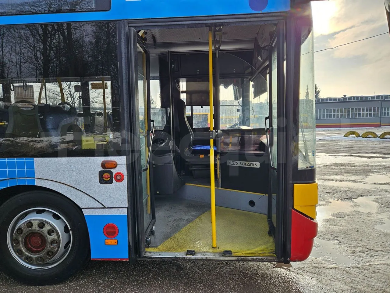 Solaris Urbino 18-Euro5-231kw-18m - front door 1 open