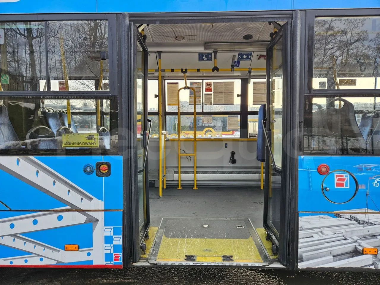 Solaris Urbino 18-Euro5-231kw-18m - front door 2 open