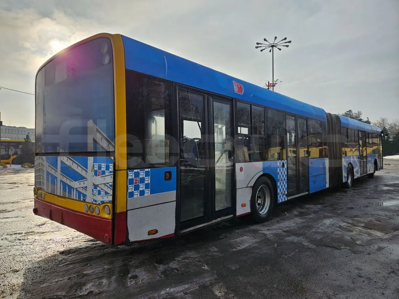 Solaris Urbino 18-Euro5-231kw-18m - 3/4 right rear doors closed