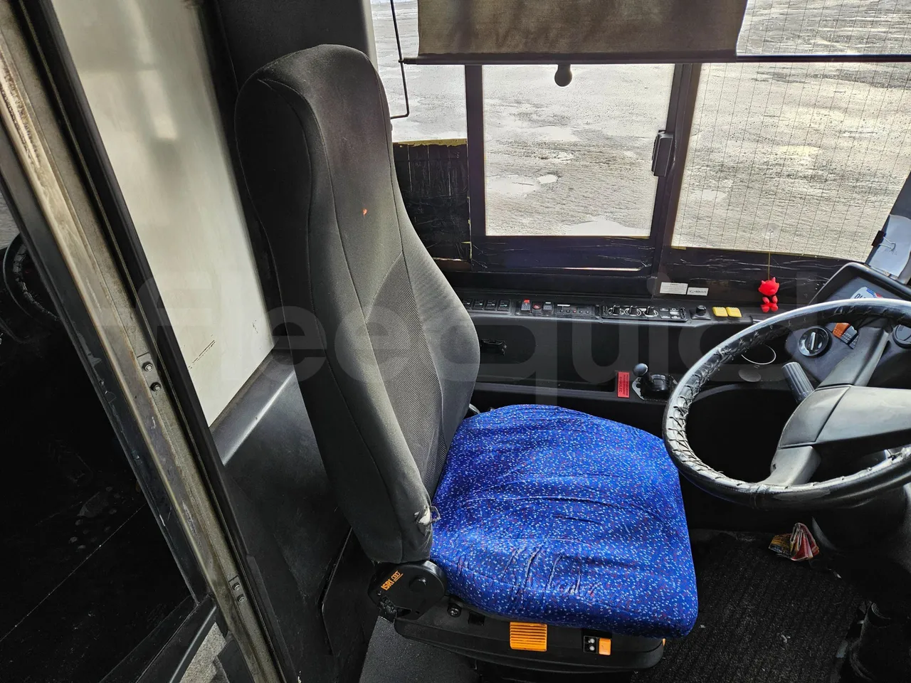 Solaris Urbino 18-Euro5-231kw-18m - driver's seat photo