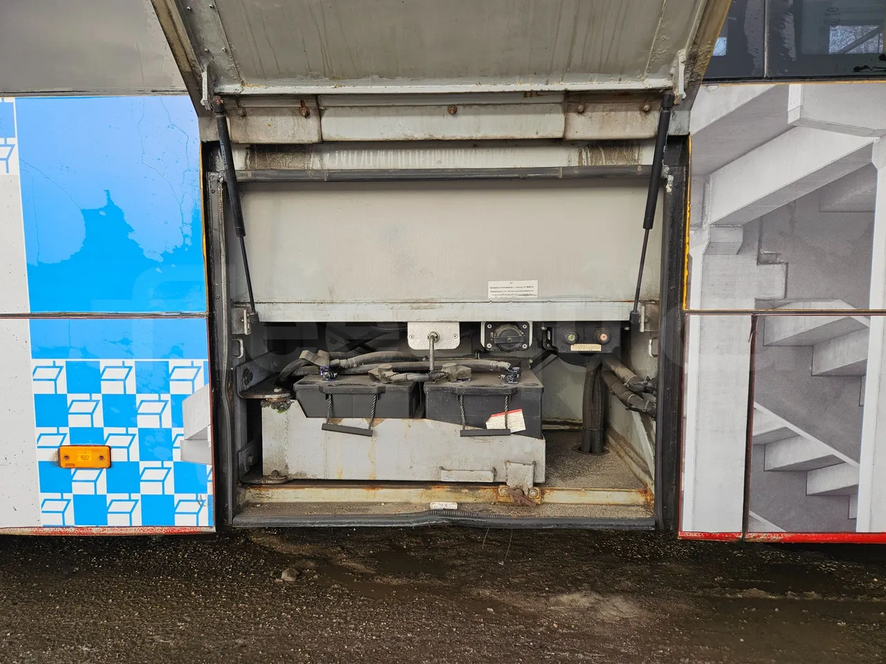 Solaris Urbino 18-Euro5-231kw-18m - external compartments photo