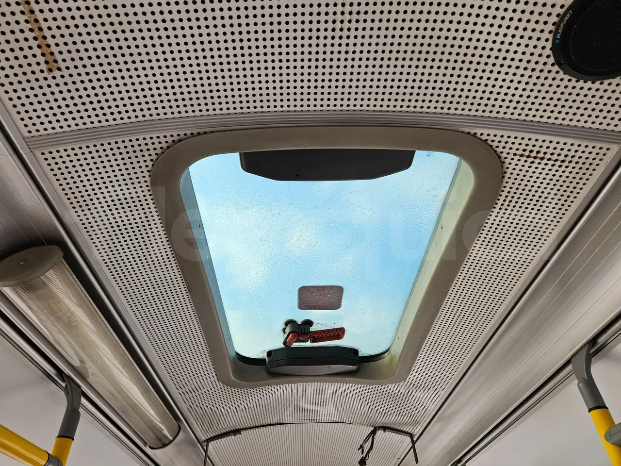 Solaris Urbino 18-Euro5-231kw-18m - roof hatch 1