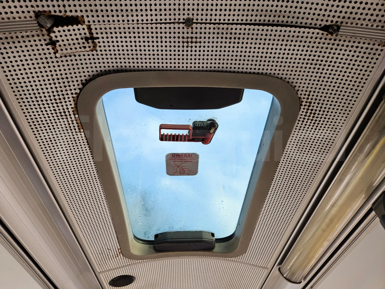 Solaris Urbino 18-Euro5-231kw-18m - roof hatch 3